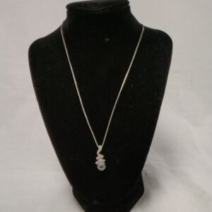 Chic Silver Pendant Necklace